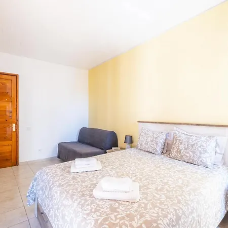 Apartment Entire 5min From Oura *